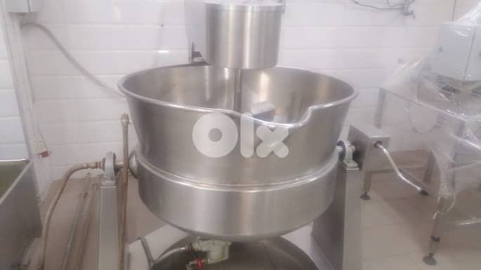 Mixer with 100-Liter Tank   خلاط بسعة 100 لتر مع خزان 0