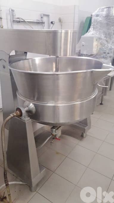 Mixer with 100-Liter Tank   خلاط بسعة 100 لتر مع خزان 1