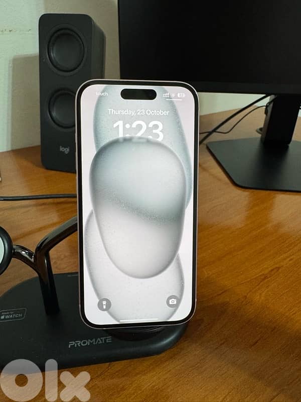 iPhone 15 (128GB) Pink 2