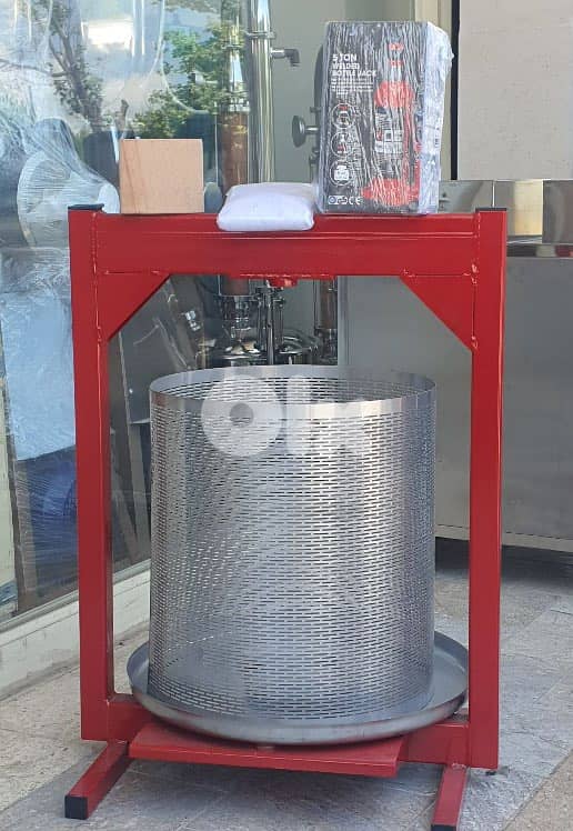 Hydraulic pressing machine for vegetables and fruits آلة العصر الهيدرو 1