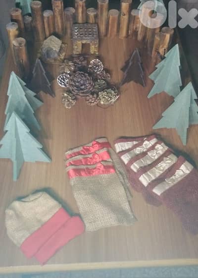 Rustic Christmas Decoration Set – Trees, Pinecones & Stockings