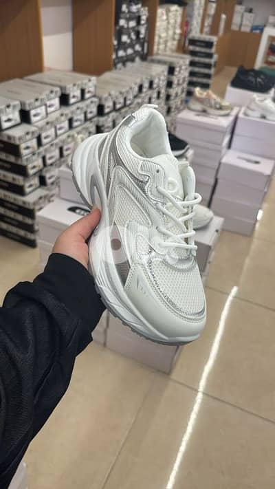 Women's sneakers ( brand new - escape )