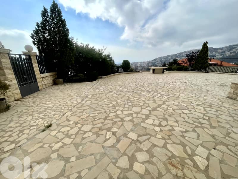 RWK378JA - 500 SQM  Apartment For Rent In Kfarhbab 0