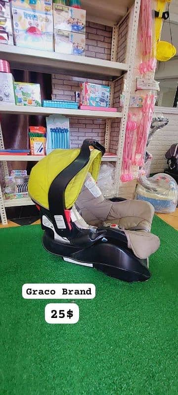 Graco carseat + base كرسي سيارة مع قاعدة وبيصير هزاز 0