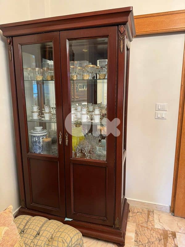 صالون كامل مع خرانتين للسفرة بحالة جيدة و سعر مغري 0