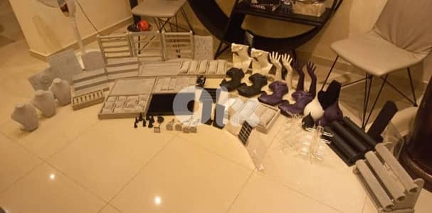 accessories shop displays