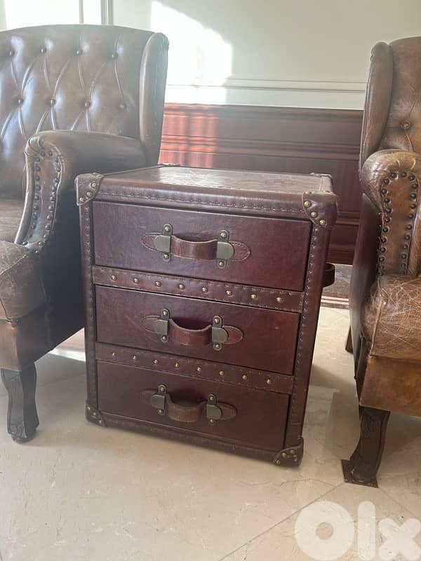 brown leather chest vintage 0