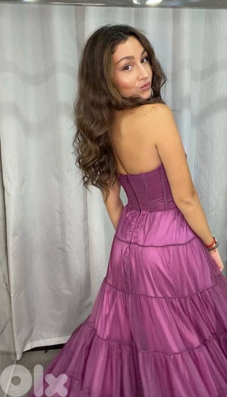 BIG SALE — 600 Dresses Available! 6