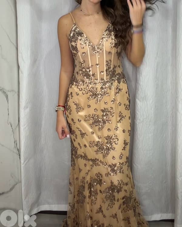 BIG SALE — 600 Dresses Available! 8