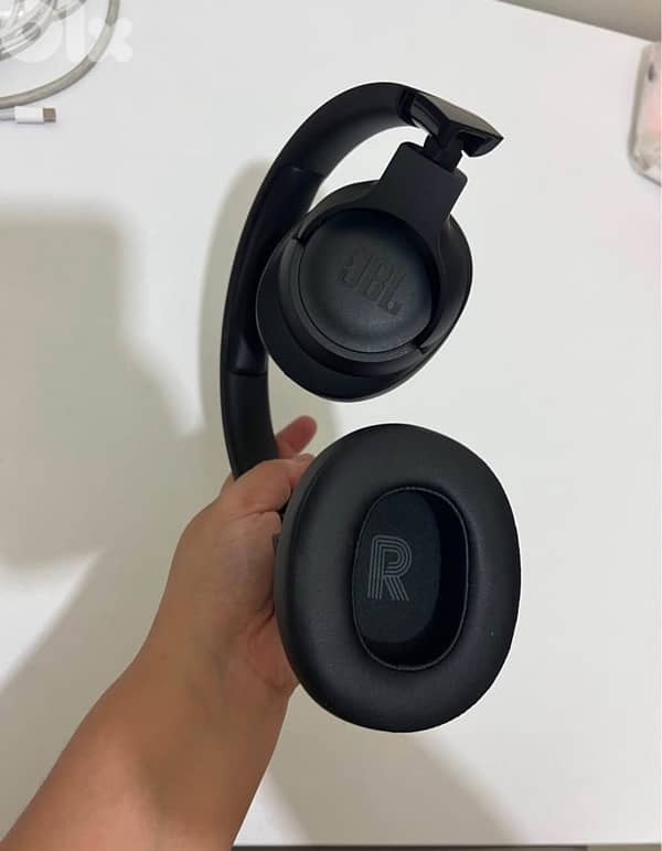 JBL Tune 720BT Over-Ear Wireless Headphones 1