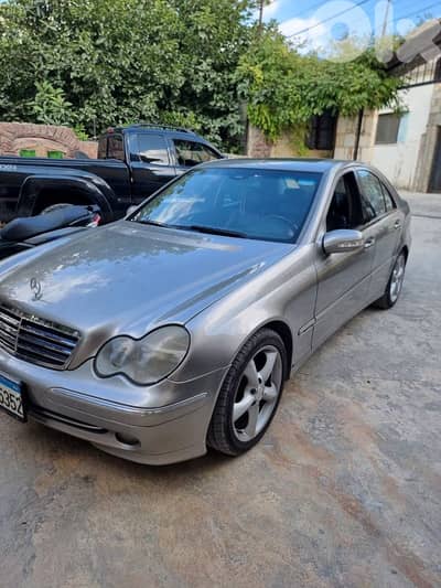 Mercedes-Benz C-Class 2004