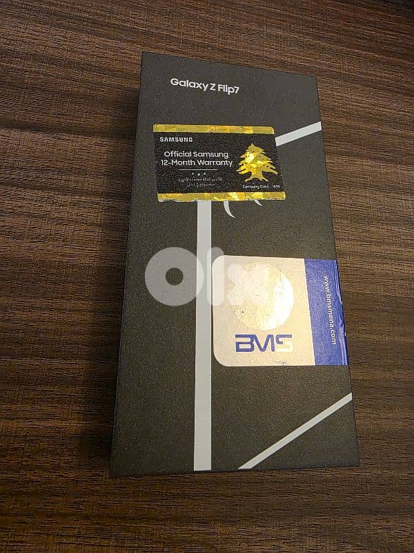 SAMSUNG Z FLIP 7 / 12G RAM/ 256GB/ 2 SIM CARD مدفوع الجمرك كفالة سنة 0