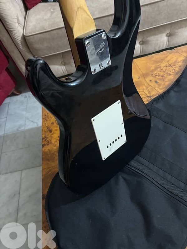 Squier by fender electric guitar 4