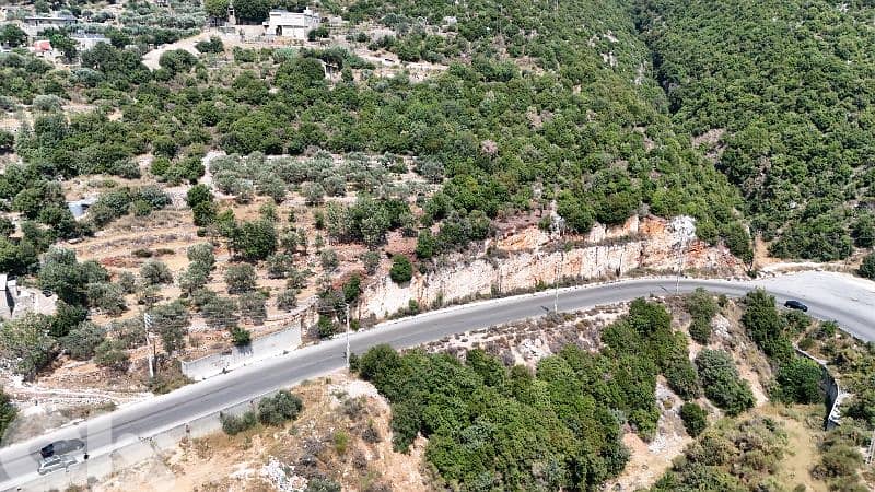 lands for sale in Autostrade Batroun-tannourine أرض للبيع في عورا 6