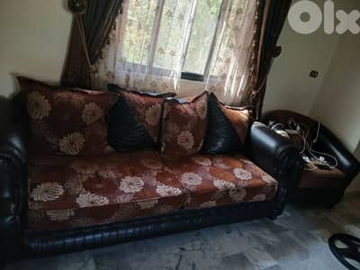صوفا كبيرة و٢ صغار وطقم طاولات جلد