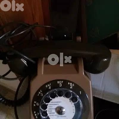 Old Colored Telephone with Earphone Ancien Téléphone Coloré + Ecouteur 3