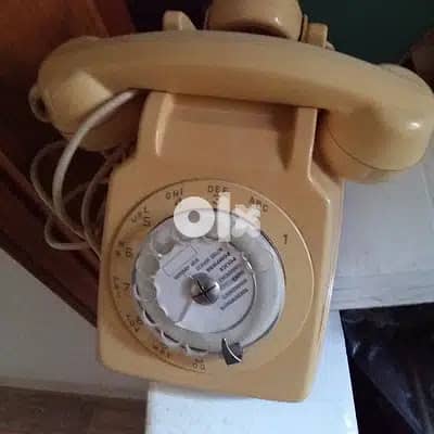 Old Colored Telephone with Earphone Ancien Téléphone Coloré + Ecouteur 7