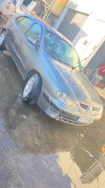 رينو ميجان 2000