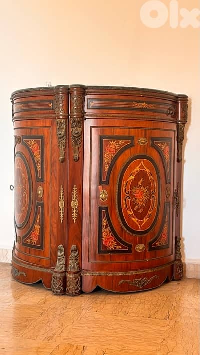 corner comode