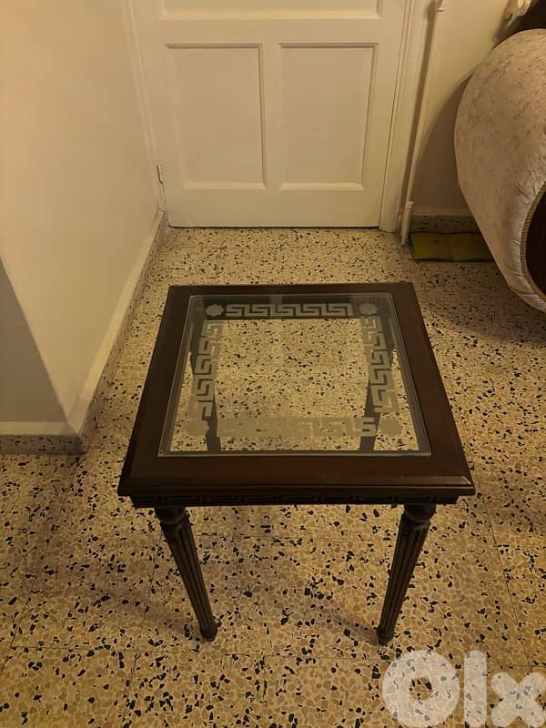 Full Salon with coffee table and side table 3