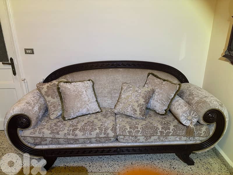 Full Salon with coffee table and side table 0