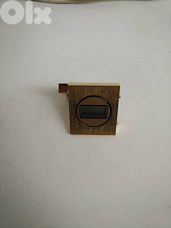 Vintage L'Express desk watch - Not Negotiable 1