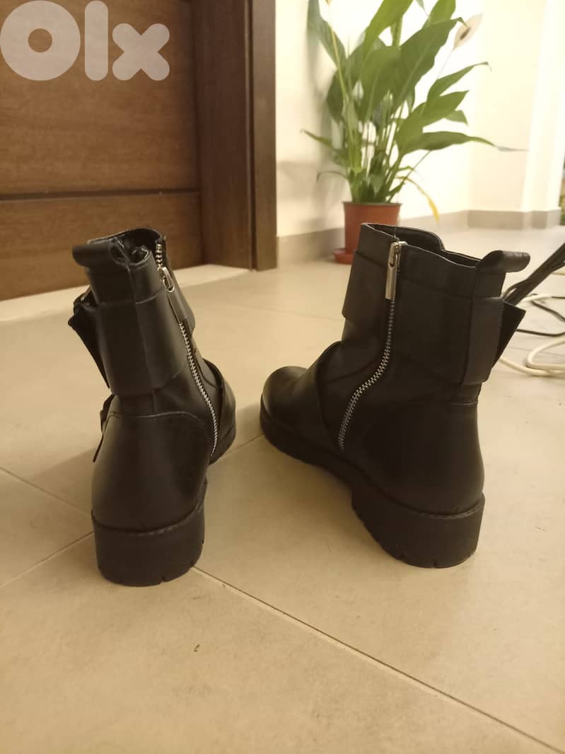 Original Stradivarius Leather Boots (Size 40) 3