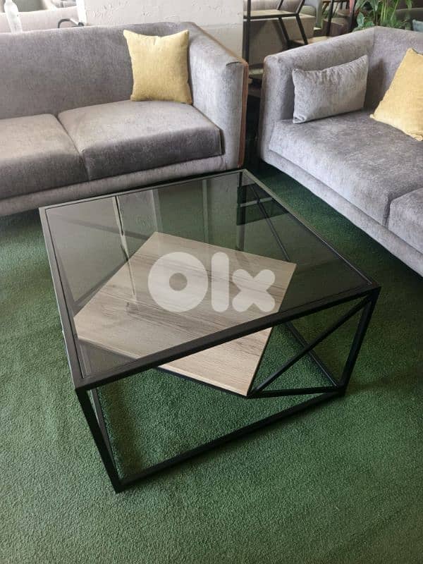 Center table. طاولة نصف 1