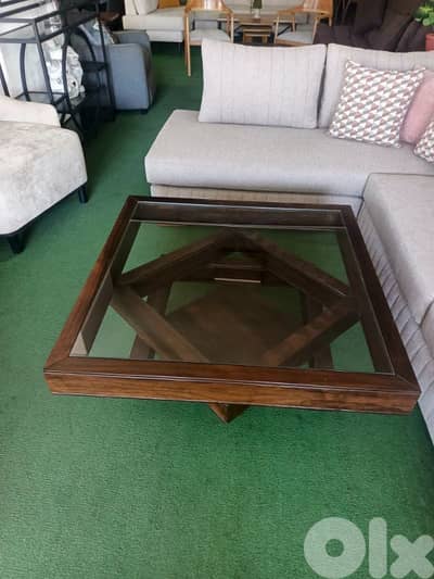 طاولة  نصف موبيليا.    Center table mobilia