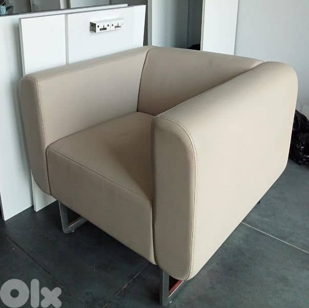 2 Sofas 0