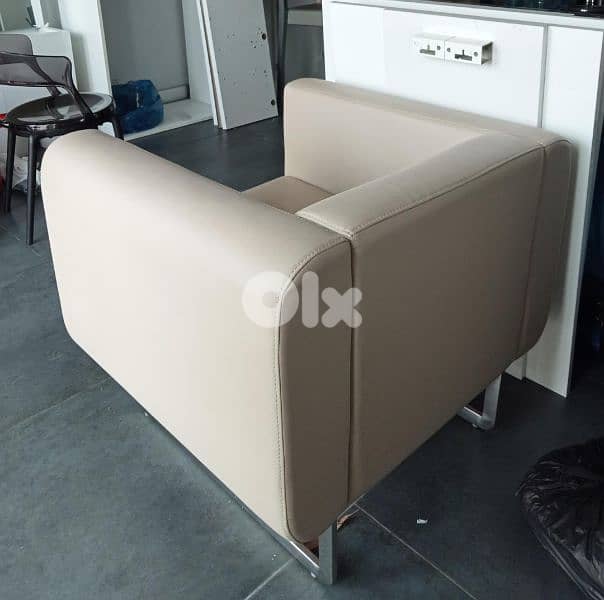2 Sofas 1