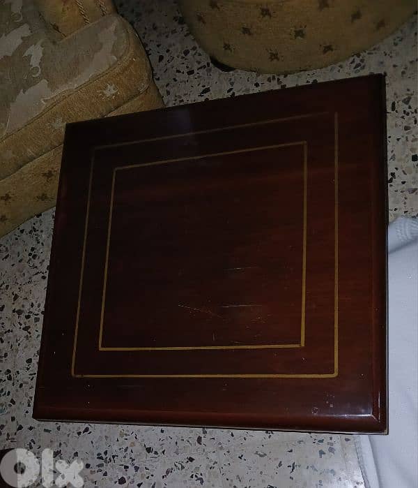 طاولة 1