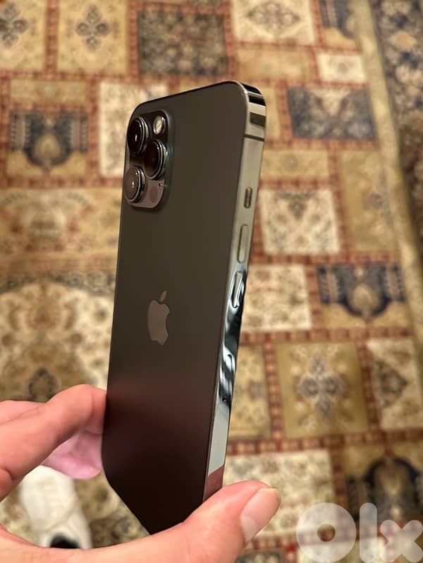 iphone 12pro max used bery clean 2