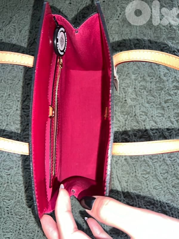 Louis Vuitton Purse 6
