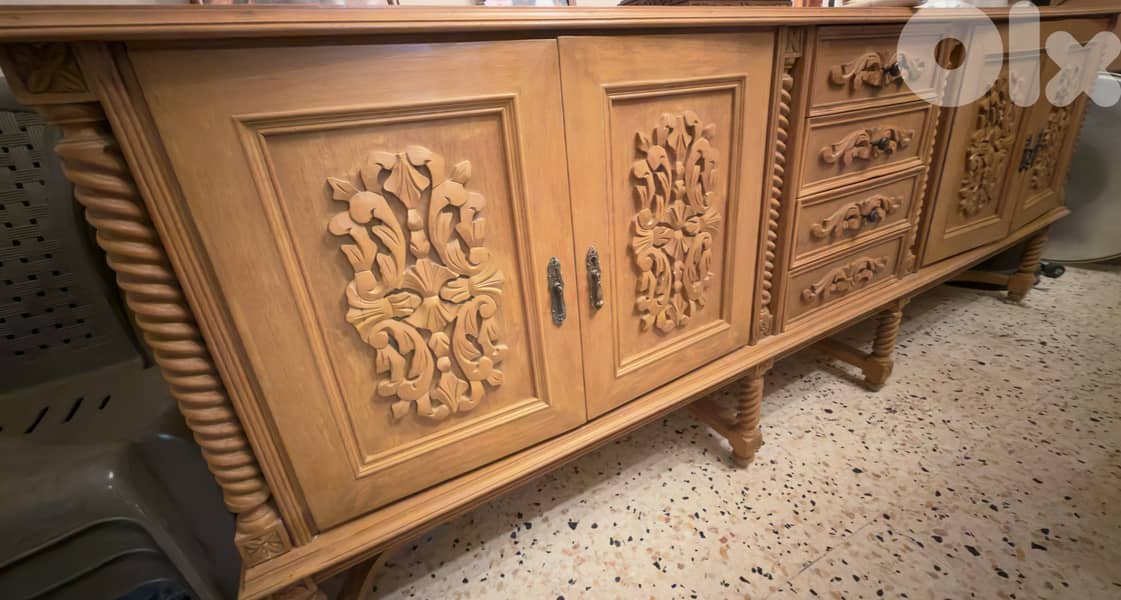 handmade dining set طاولة سفرة عمرها اكثر من 200 سنة. 2