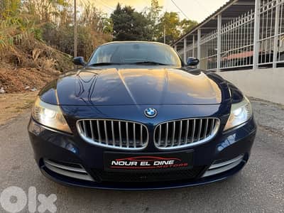 BMW Z 4 3.5 is  model 2010 super clean !!!