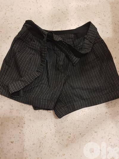 short raye black and grey