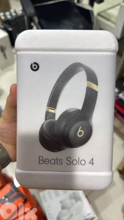 Beats Solo 4 black/gold