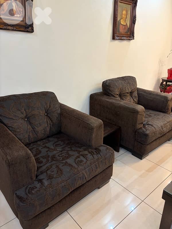 Sofa + Table 0