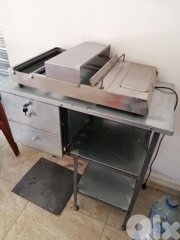 عدة محل مستعملة ٣ اشهر للبيع 11