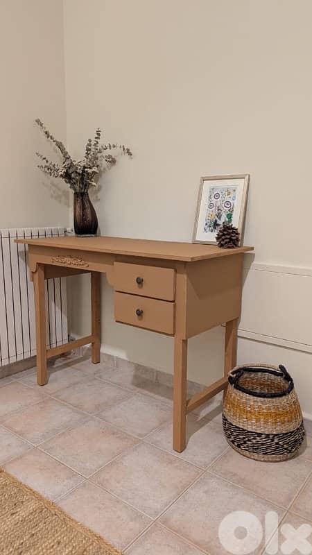 desk , entry table 1