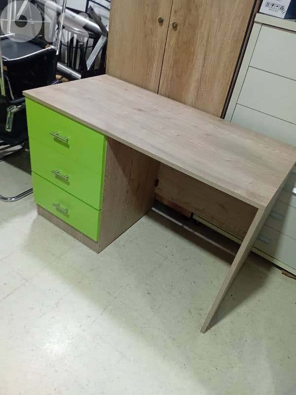 مكتب كرسي شبه جديد 1