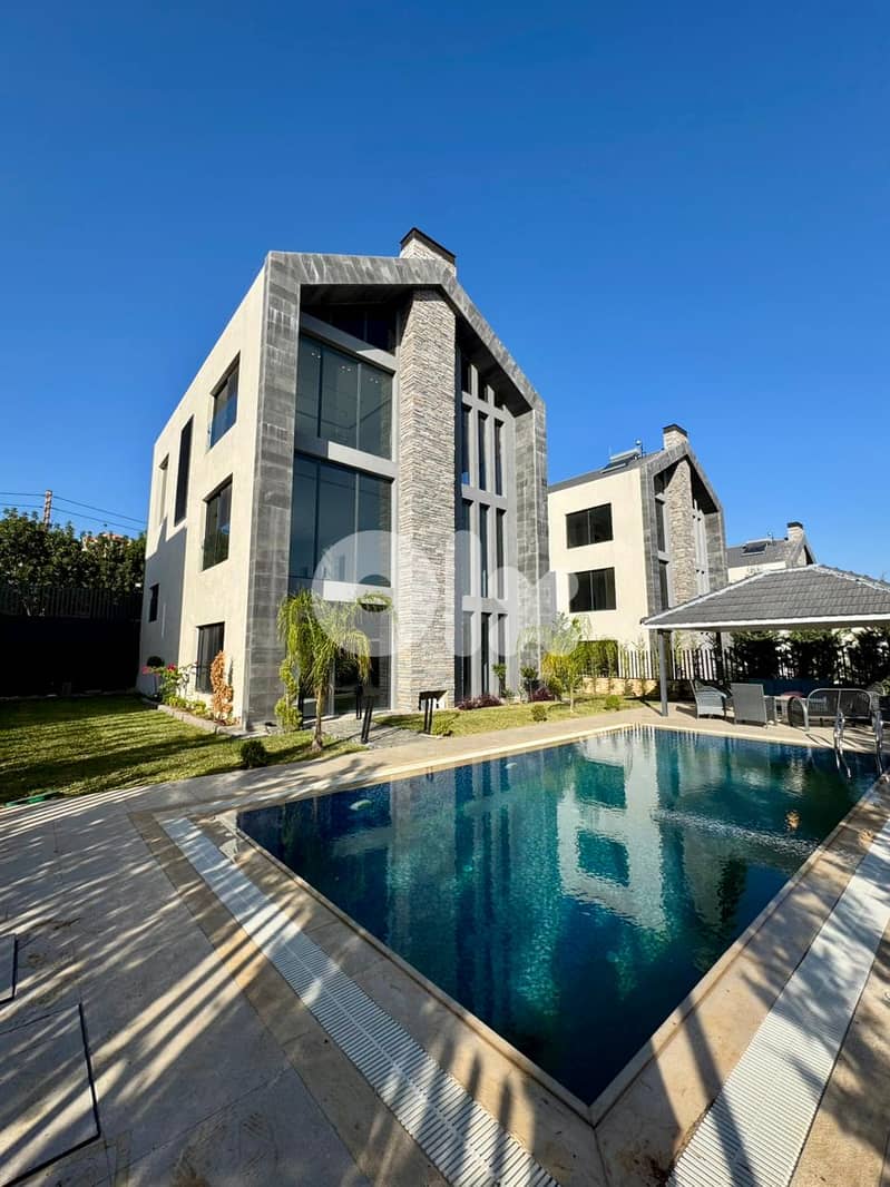 تريبلكس فخمة مع مسبح للبيع ميفدون-Triplex with Pool for Sale Mayfadoun 0