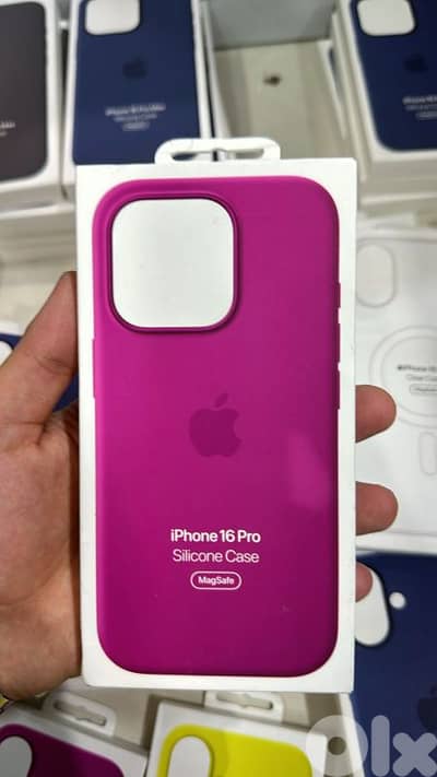 Silicone Case magsafe Iphone 16 pro Fuchsia