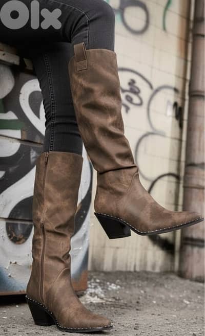 BOOT SIZE 37