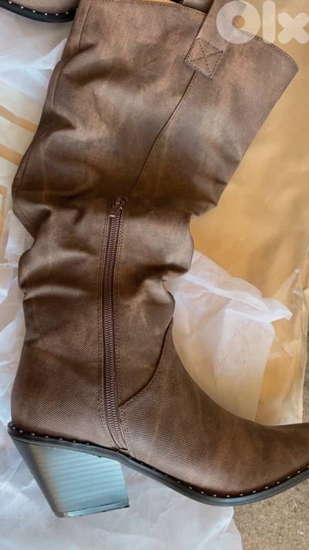 BOOT SIZE 37 1