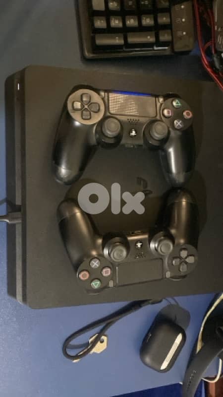 PS4 slim 500GB with 2 original controllers and 4 games 1