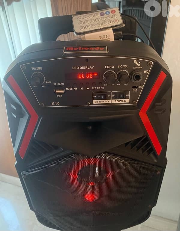 Karaoke Speaker with Tripod 0