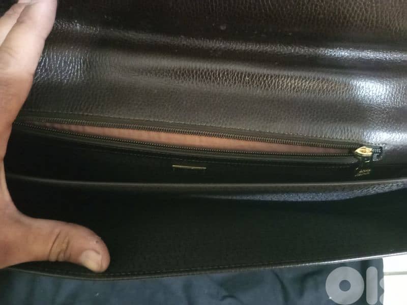 شنطة جلد لون بني ماركة فرساتشي كتير فخامة 0