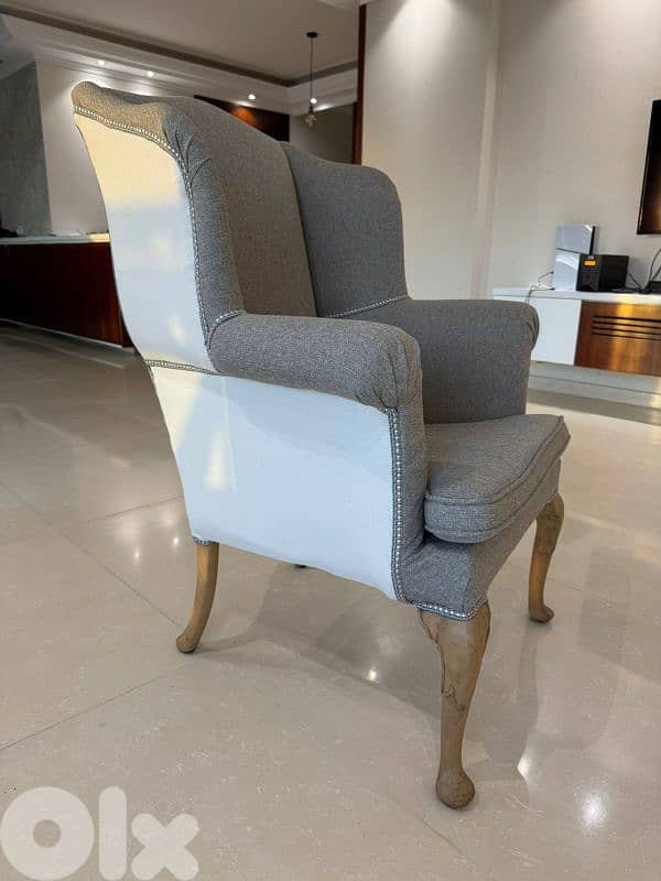 Classic Wingback Armchair – Elegant & Comfortable 1